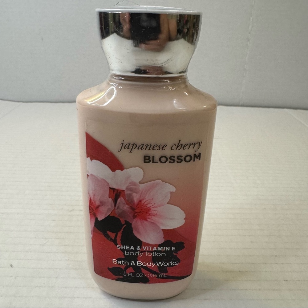 Bath & Body Works Japanese Cherry Blossom Body Lotion 8 oz Full Size New